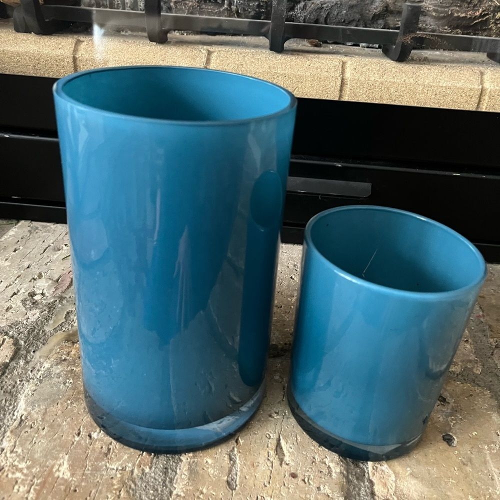 Allen+Roth blue 2 vase/candle holder set, clear vase, size. 5x8 and 4x5